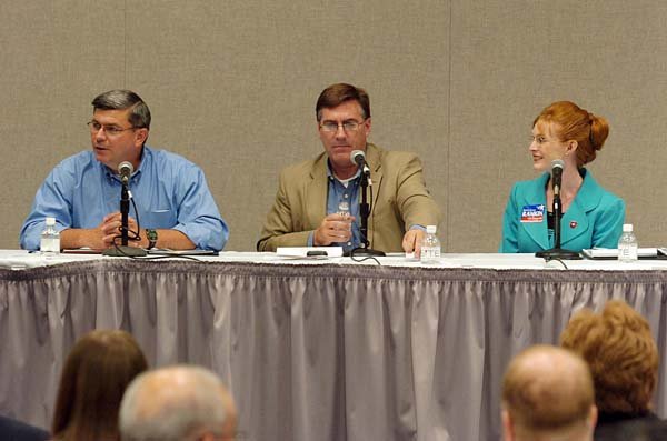 Rep. Mike Ross , D-Ark., and Republican challenger Beth Anne Rankin speak Tuesday during the Arkansas Economic Developers annual conference in Hot Springs. Roby Brock moderated.
