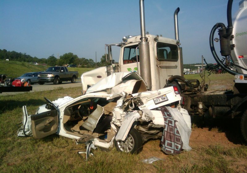 Video Multiple Vehicle Wreck Closes I 40 In Nlr The Arkansas