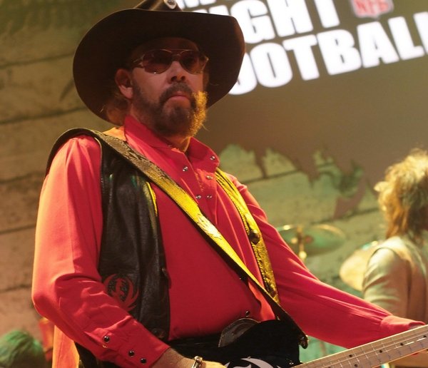 Review Hank Williams Jr. show full of variety