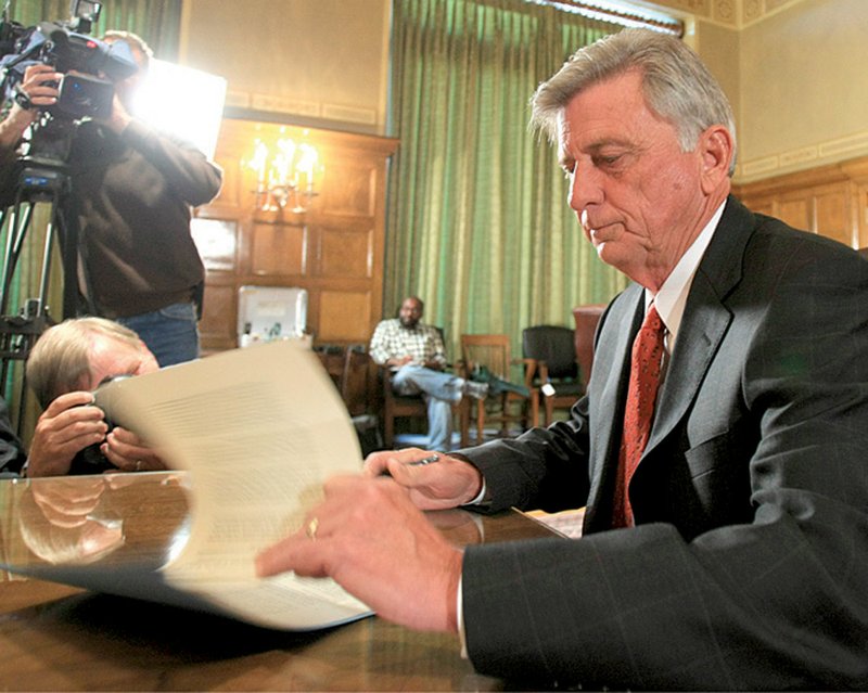Beebe’s order limits use of state vehicles The Arkansas Democrat