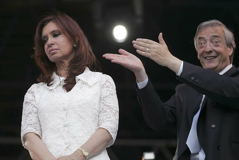 Former Argentine President Nestor Kirchner gestures toward his wife, Cristina Fernandez, after she was sworn in as president in 2007. Kirchner died Wednesday. 