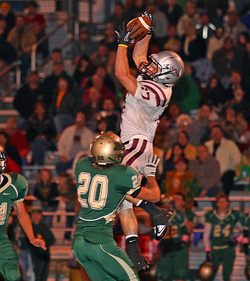 Greg Frabotta of Siloam Springs makes a catch against Alma last season. Under new classifications released last week, Siloam Springs will be a member of Arkansas' Class 6A beginning in 2012. 