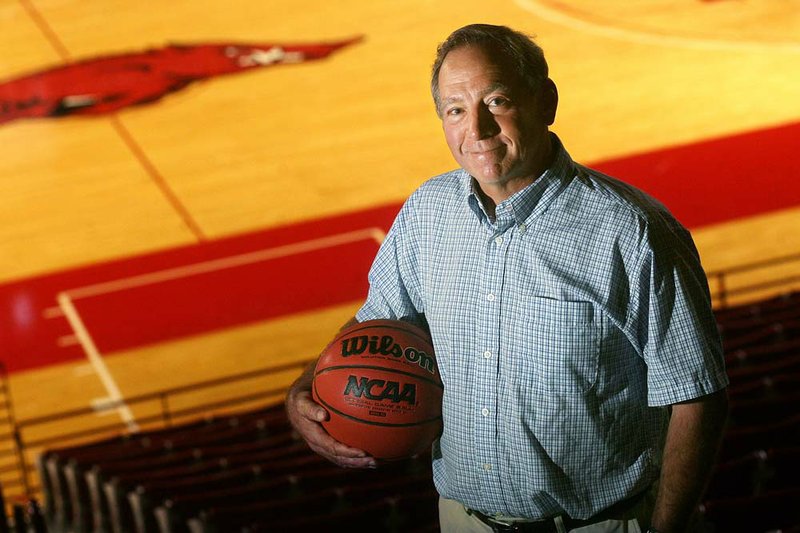 Heading into his fourth season as women’s basketball coach for the Razorbacks,Tom Collen is determined to make the UA team a winner again. His career record suggests that is more than merely a possibility. 