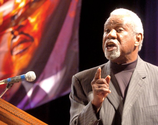 Former Arkansas Razorbacks basketball coach Nolan Richardson delivers a speech at the annual Arkansas Induction Ceremony of The Multi-Ethnic Sports Hall of Fame.