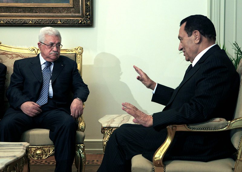  Egyptian President Hosni Mubarak, right, meets with Palestinian authority President Mahmoud Abbas at the Presidential palace in Cairo, Egypt, Sunday.
