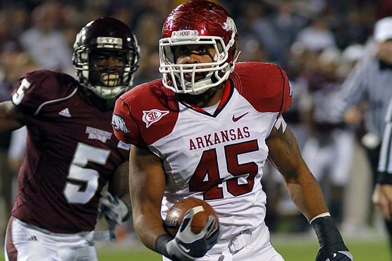 Arkansas’ D.J. Williams has been named one of three finalists for the Mackey Award, which is given to the nation’s best tight end. 