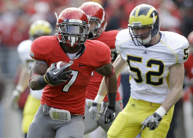 Ohio State running back Jordan Hall (7) runs past Michigan linebacker Kevin Leach (52) for a touchdown on a kickoff return during the second quarter of the No. 8 Buckeyes’ 37-7 victory over the Wolverines on Saturday in Columbus, Ohio.


