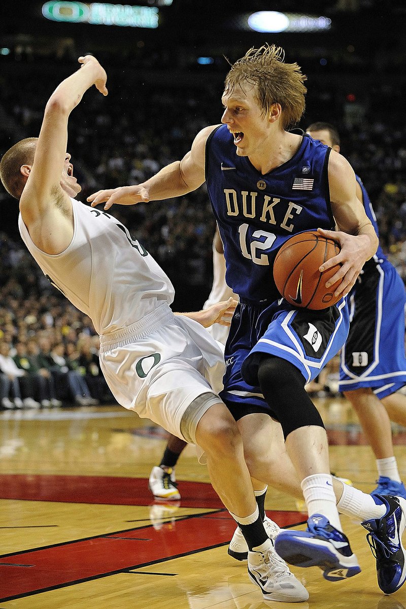 Duke’s Kyle Singler (right) drives past his brother, Oregon’s E.J. Singler, in the second half of the No. 1 Blue Devils’ 98-71 victory over the Ducks at the Rose Garden in Portland, Ore.

