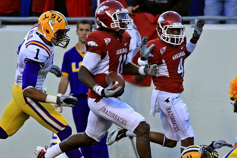 Arkansas receiver Cobi Hamilton scores on an 85-yard pass play during the second quarter of Saturday’s game against LSU.