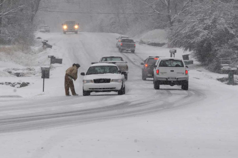 Snow in Northwest Arkansas shuts schools, hampers travel