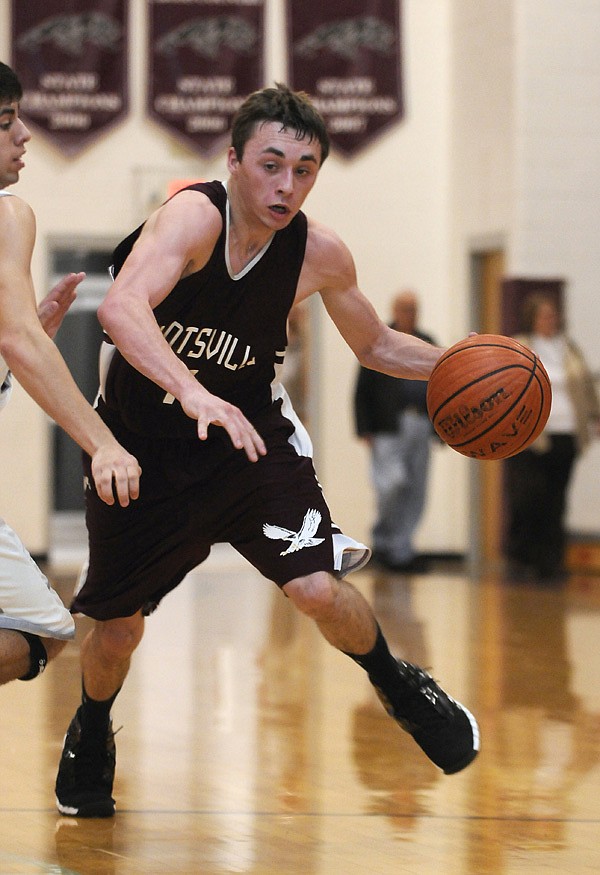  Huntsville’s Bailey Counts drives to the basket Thursday at Siloam Springs.
