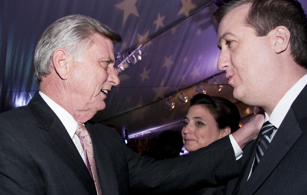 Arkansas Democrat Gazette photo by Cary Jenkins 2/19/2011
Governor Mike Beebe greets Peter and Liz Banko