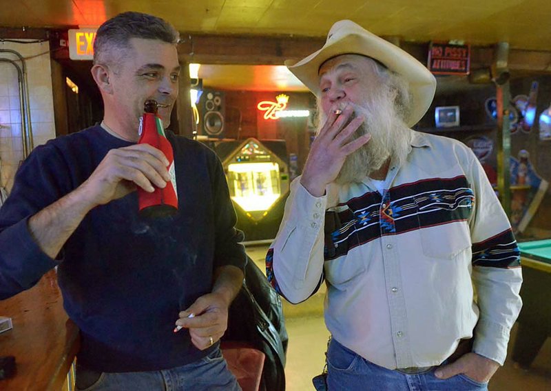 Ban on bar smoking in air in Fayetteville | The Arkansas Democrat