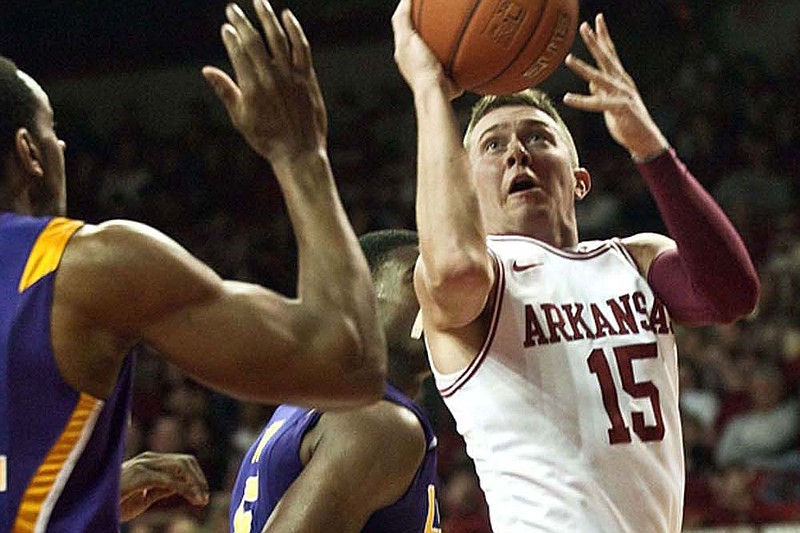 WholeHogSports - Arkansas signs pair of basketball standouts