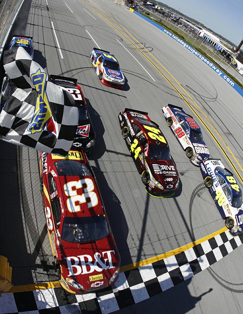 NASCAR SPRINT CUP: Talladega tangle