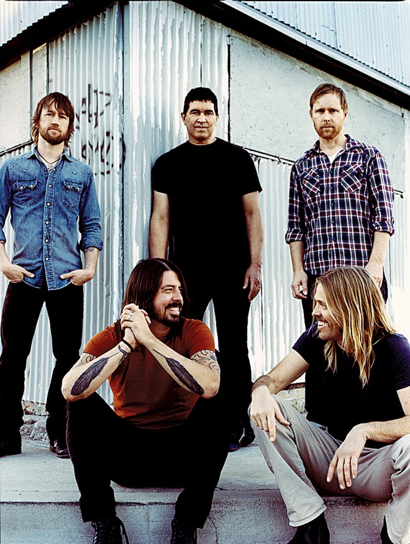 The Foo Fighters include (clockwise from lower left) Dave
Grohl, Chris Shiflett, Pat Smear, Nate Mendel and Taylor
Hawkins.