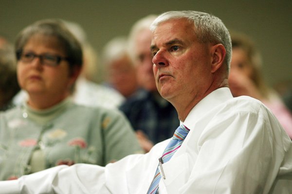 U.S. Rep. Steve Womack, R-Ark., said he called a town hall-style meeting Tuesday at Heritage High School in Rogers to create an opportunity for dialogue between Beaver Lake property owners and the U.S. Army Corps of Engineers.
