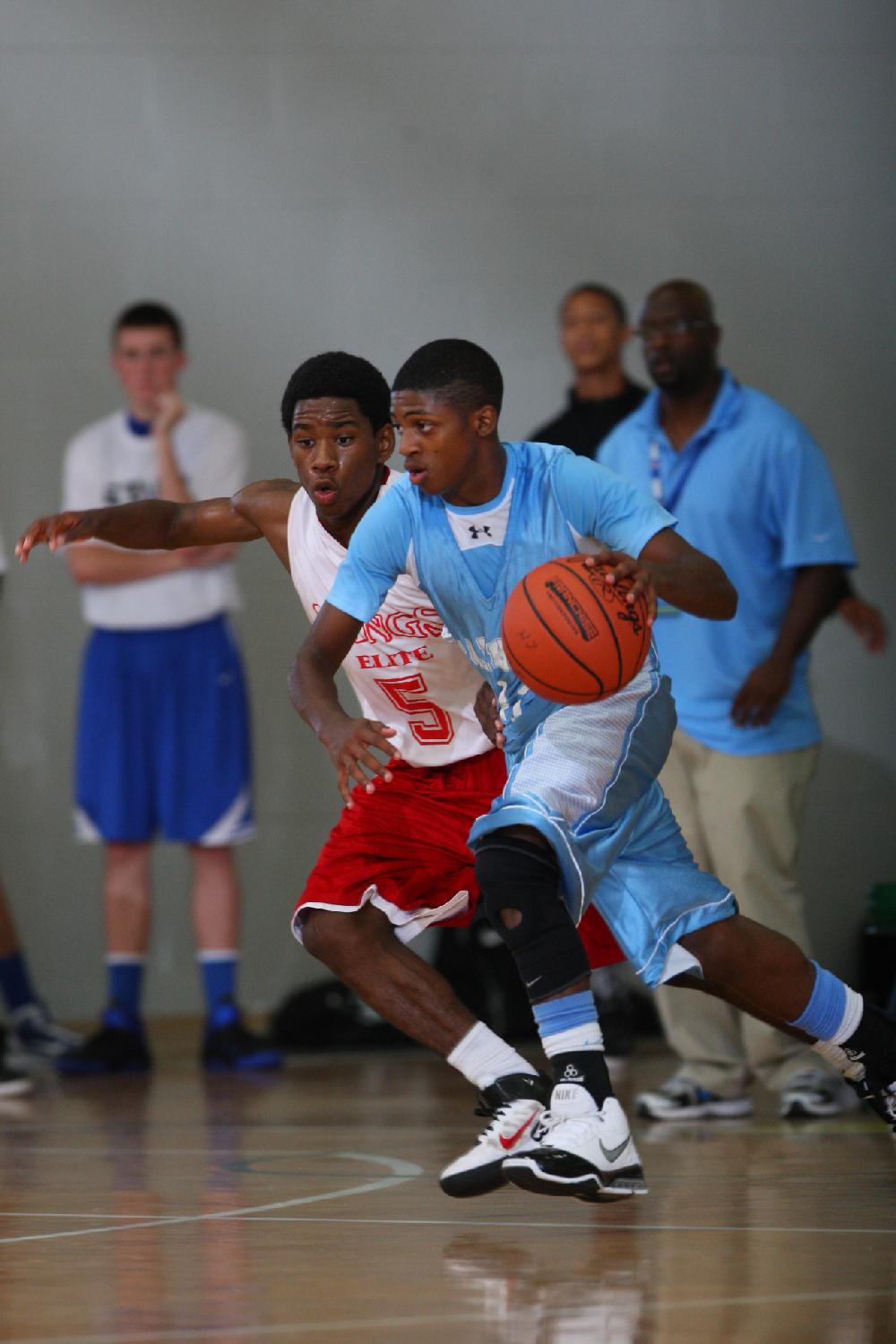 7/6/11
Arkansas Democrat-Gazette/STEPHEN B. THORNTON
Montgomery TarHeels versus Arkansas Wings Elite during their AAU basketball game Wednesday afternoon at Philander Smith College.
