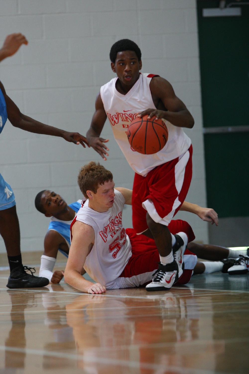 7/6/11
Arkansas Democrat-Gazette/STEPHEN B. THORNTON
Montgomery TarHeels versus Arkansas Wings Elite during their AAU basketball game Wednesday afternoon at Philander Smith College.