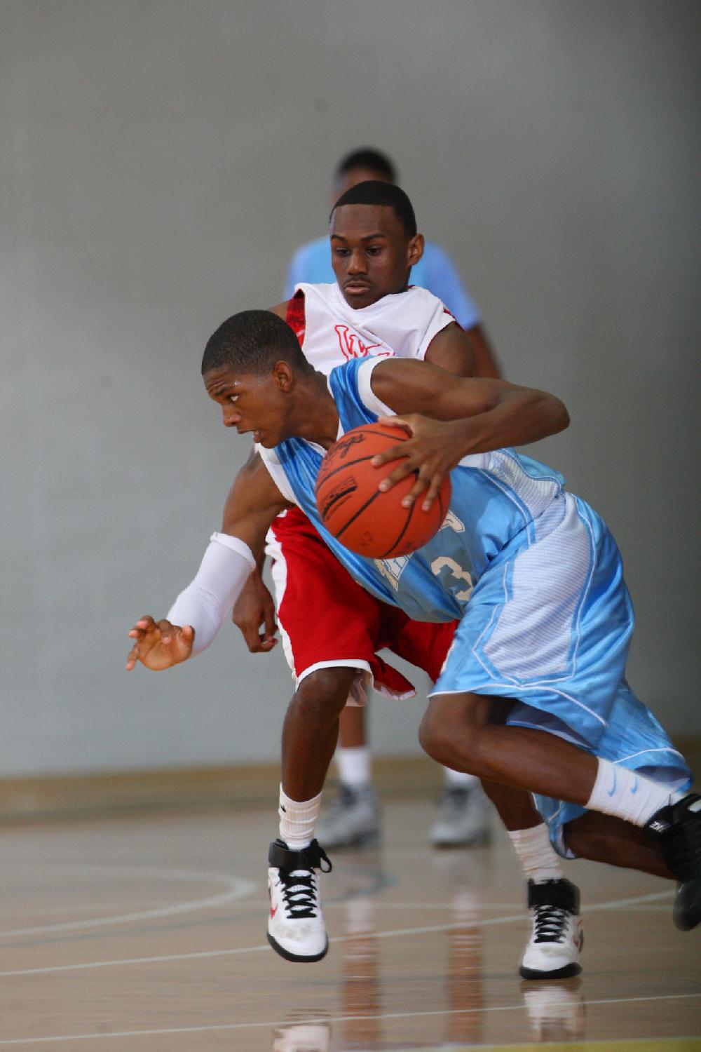 7/6/11
Arkansas Democrat-Gazette/STEPHEN B. THORNTON
Montgomery TarHeels versus Arkansas Wings Elite during their AAU basketball game Wednesday afternoon at Philander Smith College.