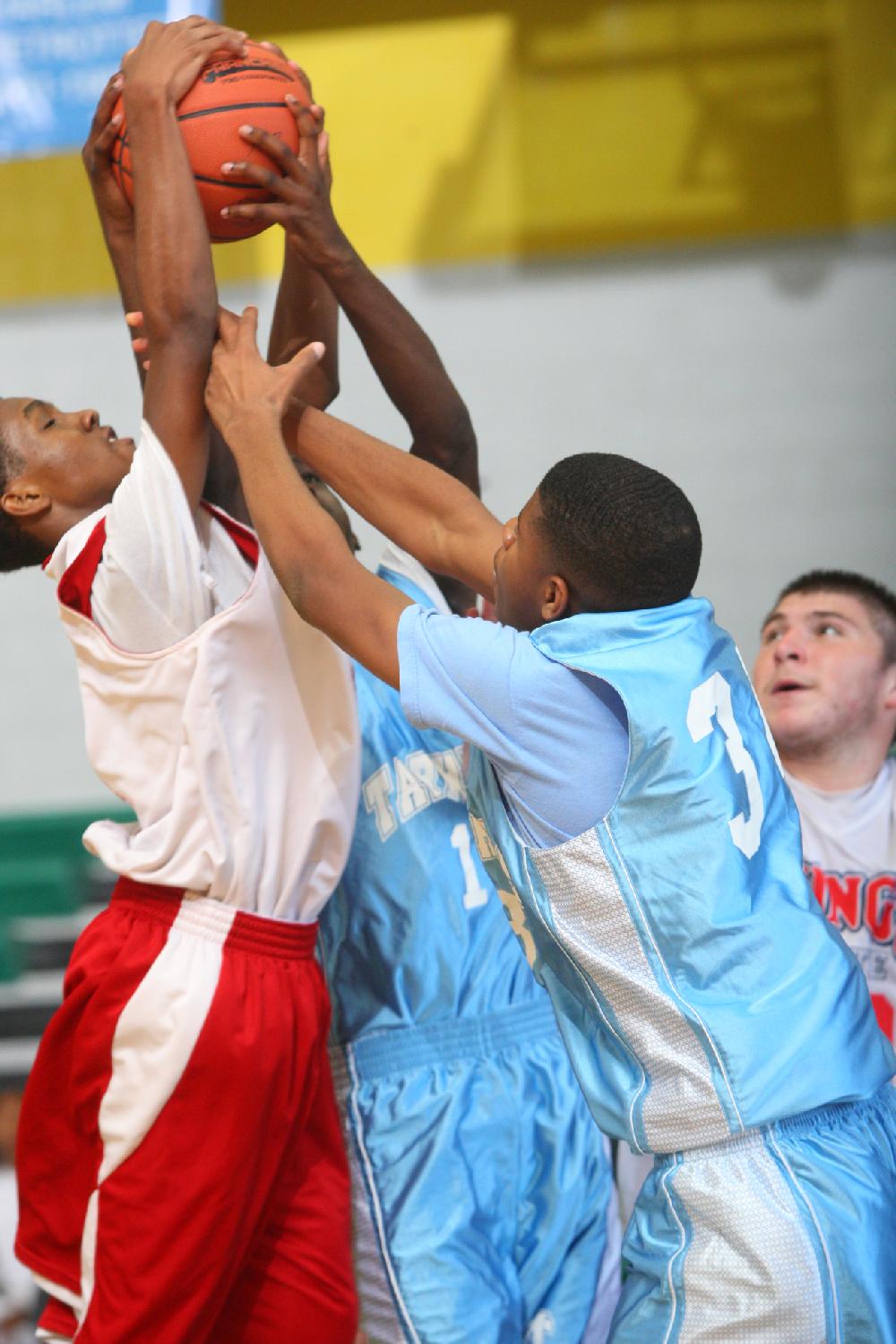 7/6/11
Arkansas Democrat-Gazette/STEPHEN B. THORNTON
Montgomery TarHeels versus Arkansas Wings Elite during their AAU basketball game Wednesday afternoon at Philander Smith College.