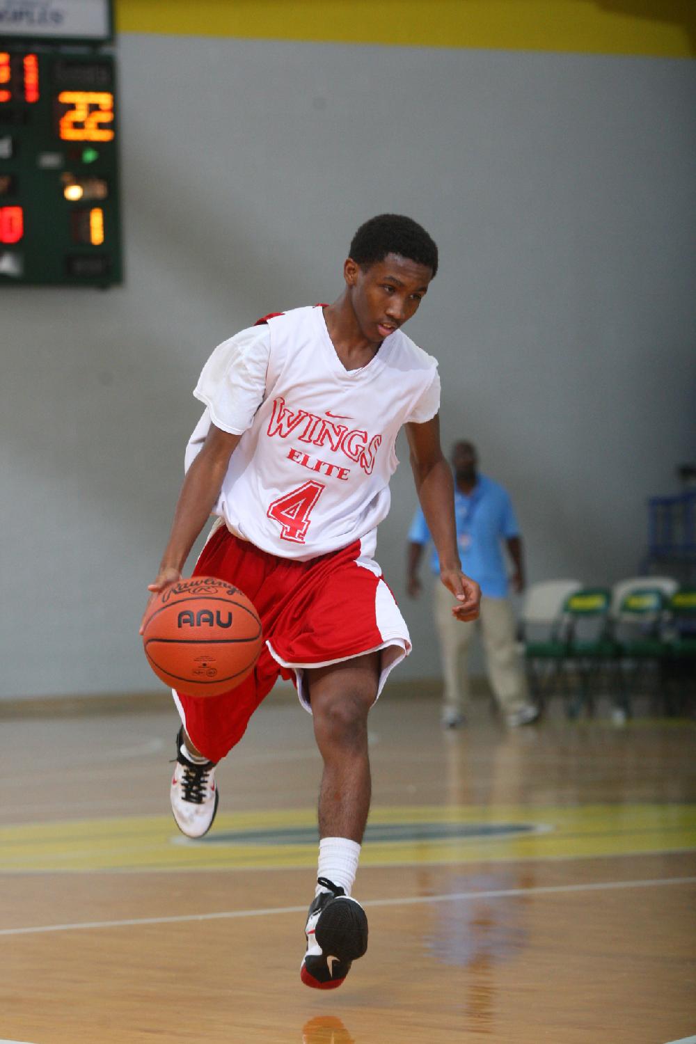 7/6/11
Arkansas Democrat-Gazette/STEPHEN B. THORNTON
Montgomery TarHeels versus Arkansas Wings Elite during their AAU basketball game Wednesday afternoon at Philander Smith College.
