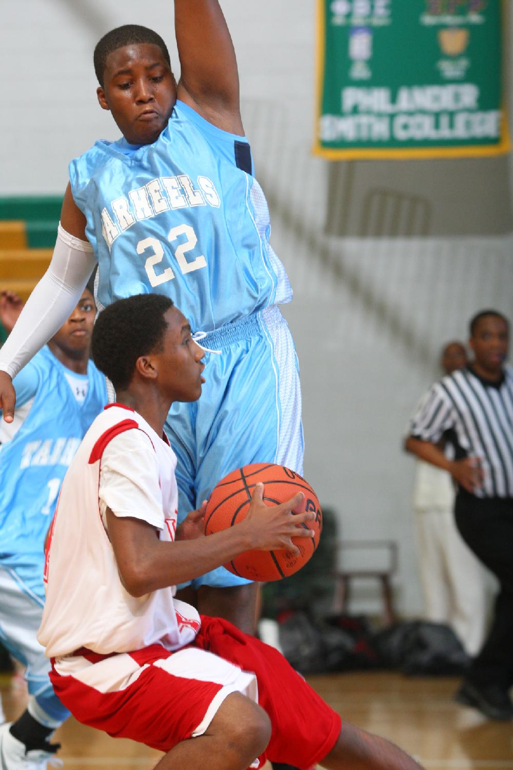 7/6/11
Arkansas Democrat-Gazette/STEPHEN B. THORNTON
Montgomery TarHeels versus Arkansas Wings Elite during their AAU basketball game Wednesday afternoon at Philander Smith College.