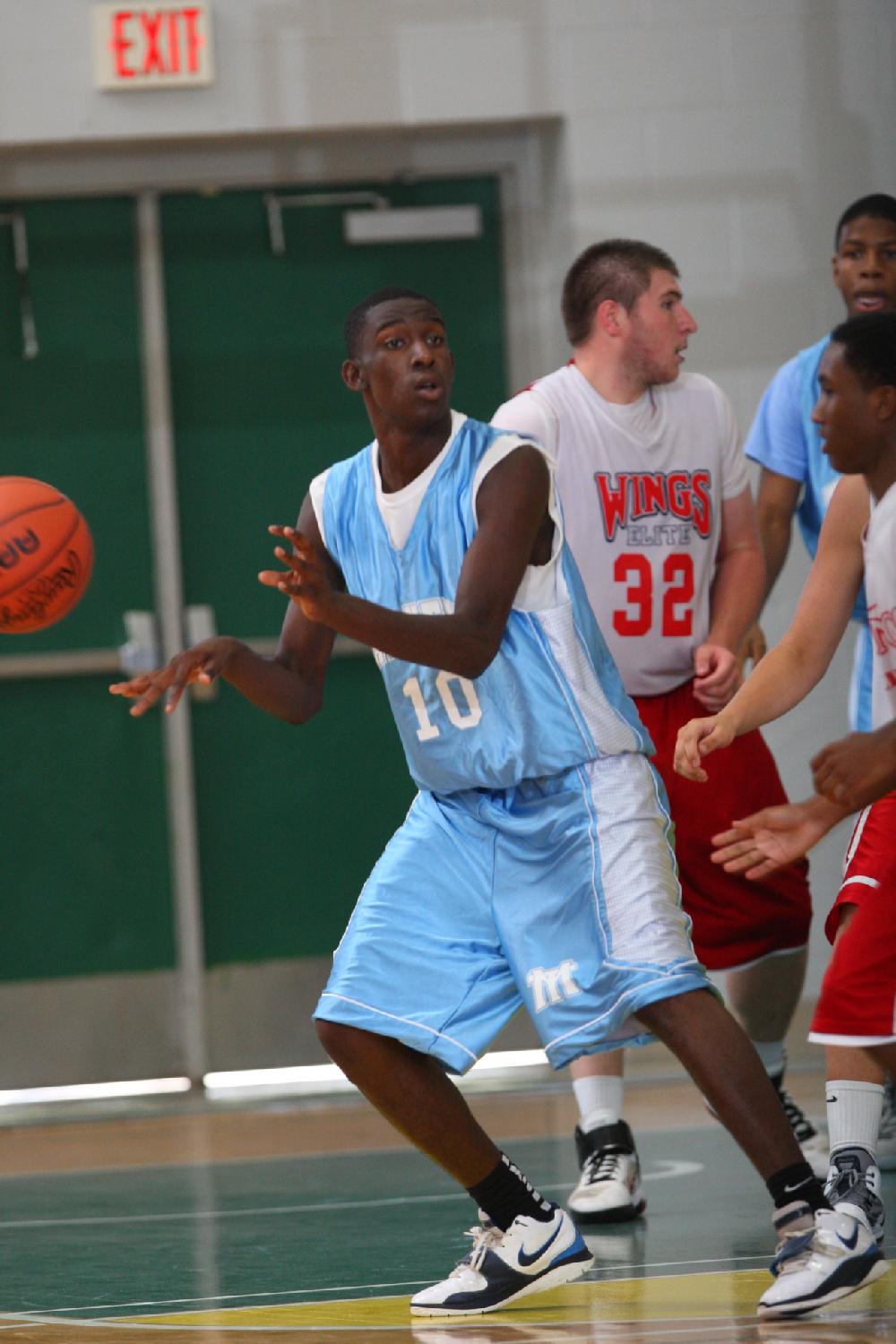 7/6/11
Arkansas Democrat-Gazette/STEPHEN B. THORNTON
Montgomery TarHeels versus Arkansas Wings Elite during their AAU basketball game Wednesday afternoon at Philander Smith College.