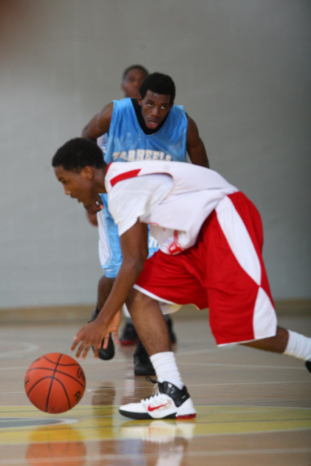 7/6/11
Arkansas Democrat-Gazette/STEPHEN B. THORNTON
Montgomery TarHeels versus Arkansas Wings Elite during their AAU basketball game Wednesday afternoon at Philander Smith College.