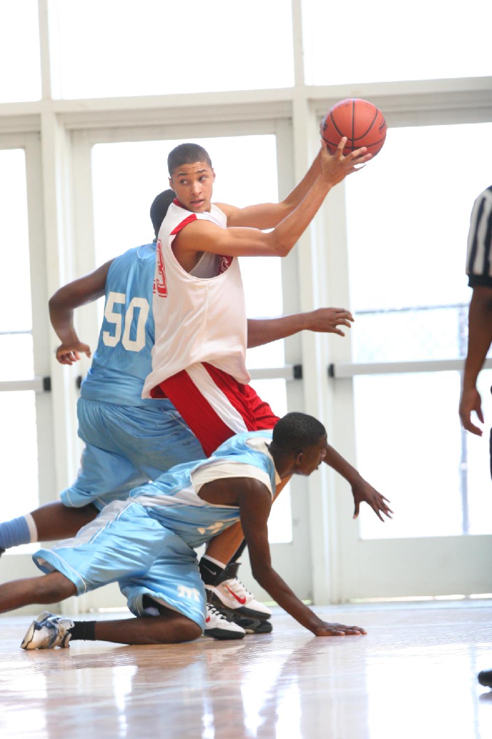 7/6/11
Arkansas Democrat-Gazette/STEPHEN B. THORNTON
Montgomery TarHeels versus Arkansas Wings Elite during their AAU basketball game Wednesday afternoon at Philander Smith College.