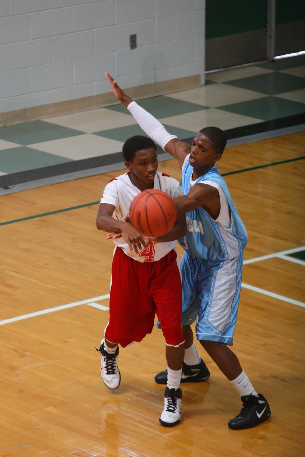 7/6/11
Arkansas Democrat-Gazette/STEPHEN B. THORNTON
Montgomery TarHeels versus Arkansas Wings Elite during their AAU basketball game Wednesday afternoon at Philander Smith College.