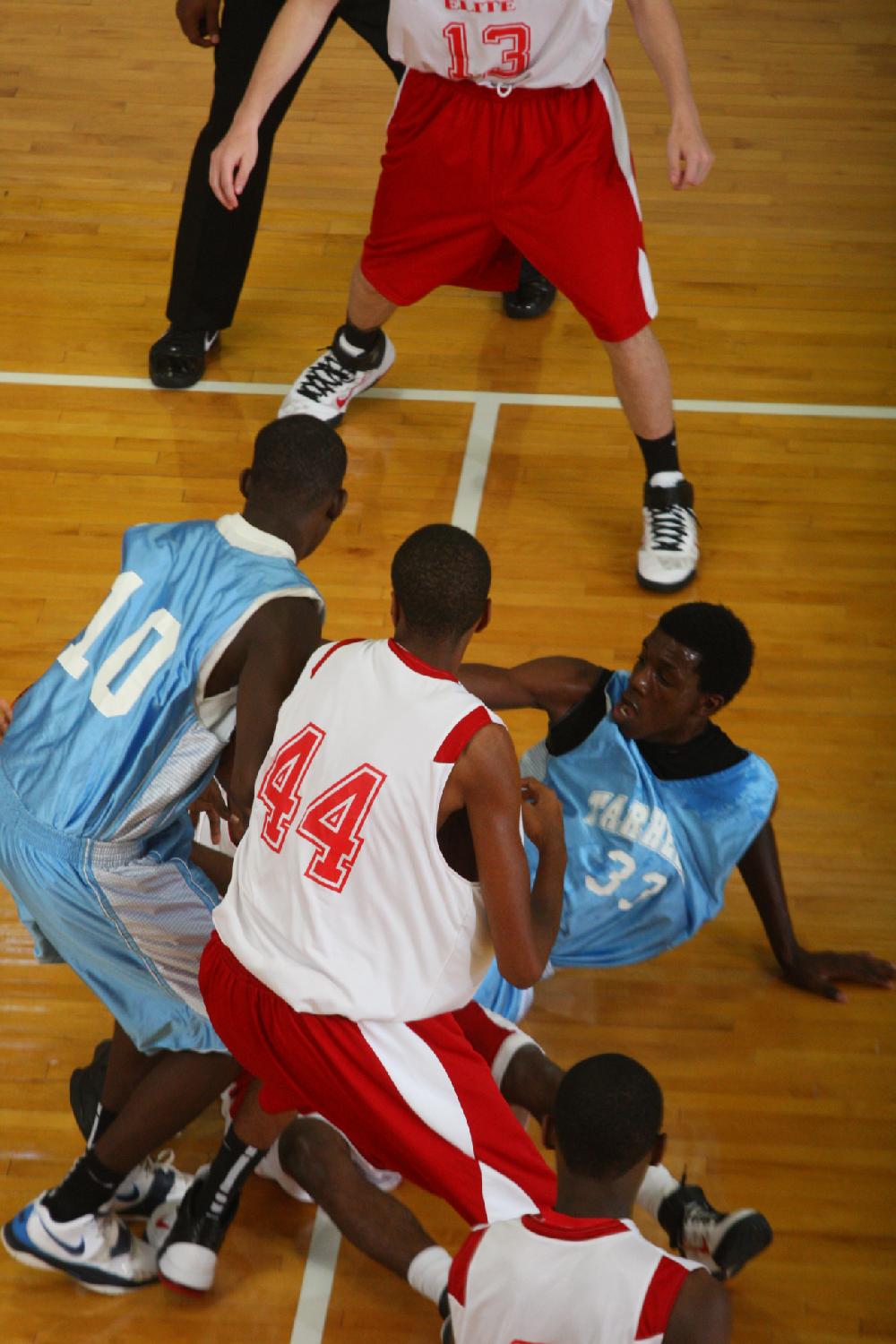 7/6/11
Arkansas Democrat-Gazette/STEPHEN B. THORNTON
Montgomery TarHeels versus Arkansas Wings Elite during their AAU basketball game Wednesday afternoon at Philander Smith College.