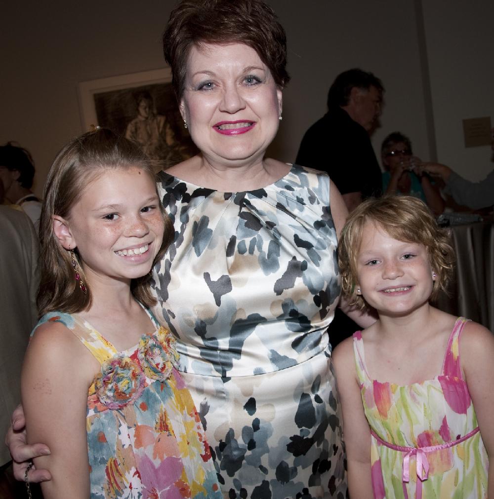 Arkansas Democrat Gazette Photo/CARY JENKINS
Laurie Ann Ross with her daughters Catie and Jane