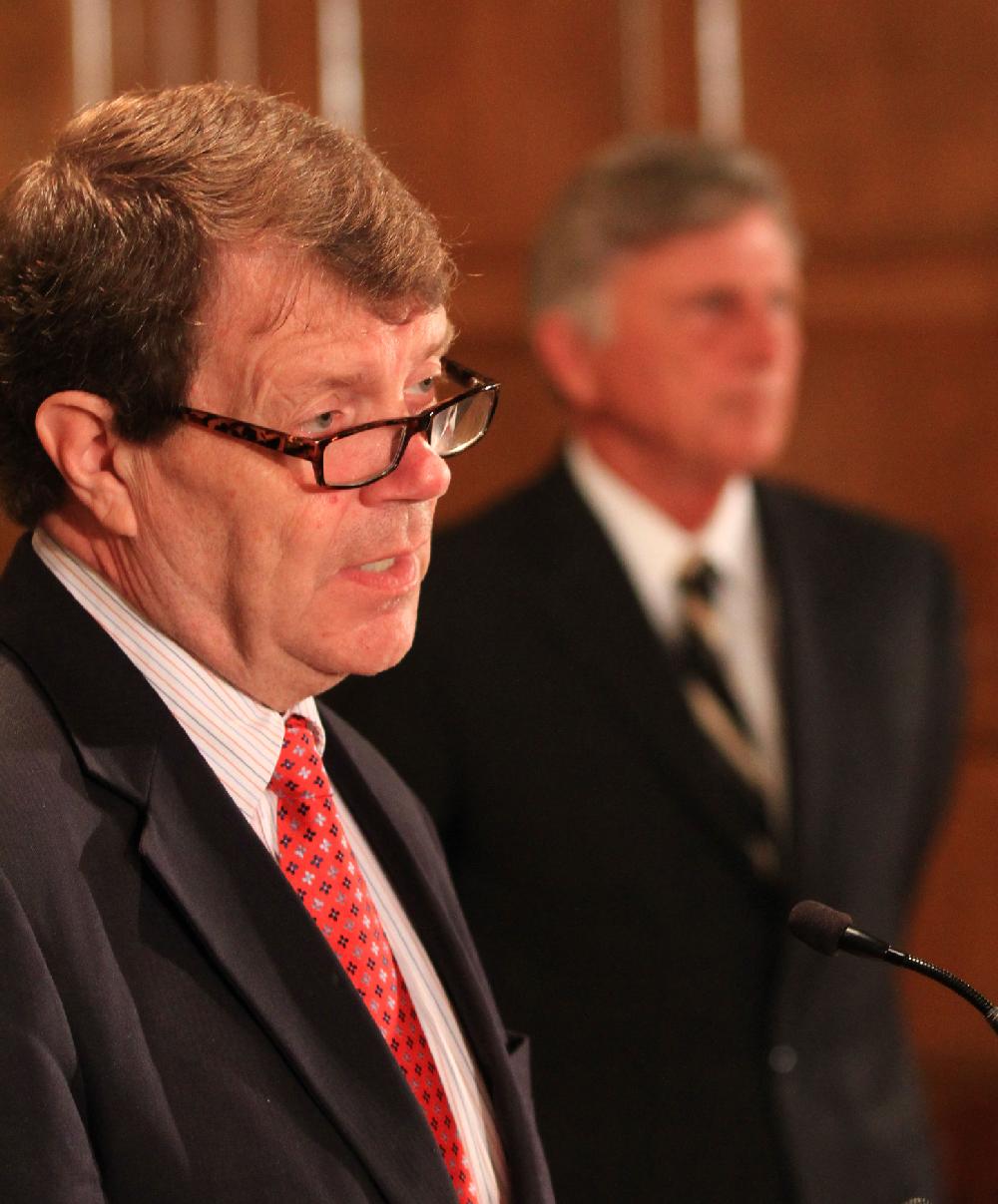 Arkansas Democrat-Gazette/BENJAMIN KRAIN --8/2/11--
Stan Jones, president of Complete College America, and Gov. Mike Beebe discuss a $1 million grant financed by the Bill & Melinda Gates Foundation to help fund efforts to increase college completion during a news conference Tuesday at the State Capitol.