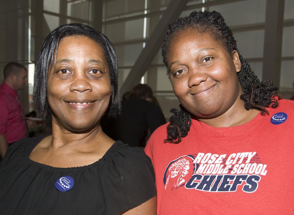 Arkansas Democrat Gazette Photo/CARY JENKINS
Joyce Walker and Phyllis Stewart, teachers at Rose City Middle School