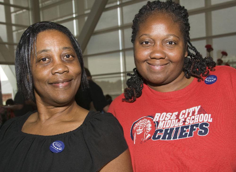 Arkansas Democrat Gazette Photo/CARY JENKINS
Joyce Walker and Phyllis Stewart, teachers at Rose City Middle School