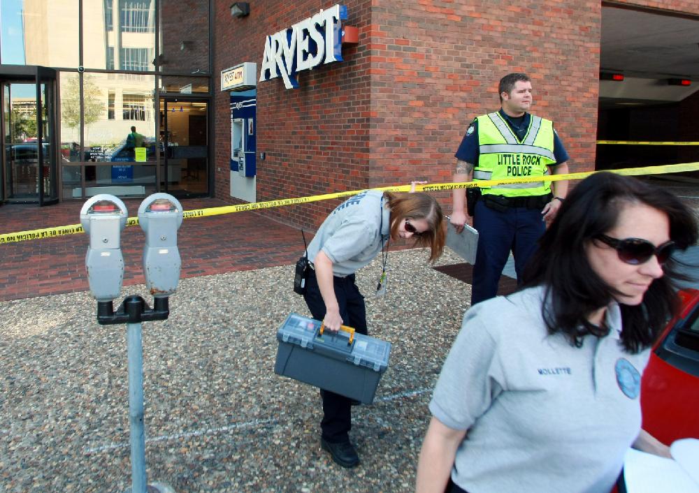 Arkansas Democrat-Gazette/RICK MCFARLAND--09/06/11-- Little Rock crime scene investigators leave the Arvest Bank at W. Capitol Ave. and S Broadway St. after gathering evidence in a bank robbery Tuesday morning.