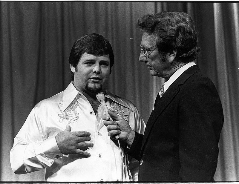 Jerry “The King” Lawler (left) tells announcer Lance Russell who he’s going to beat up come Monday night at the Mid-South Coliseum. 