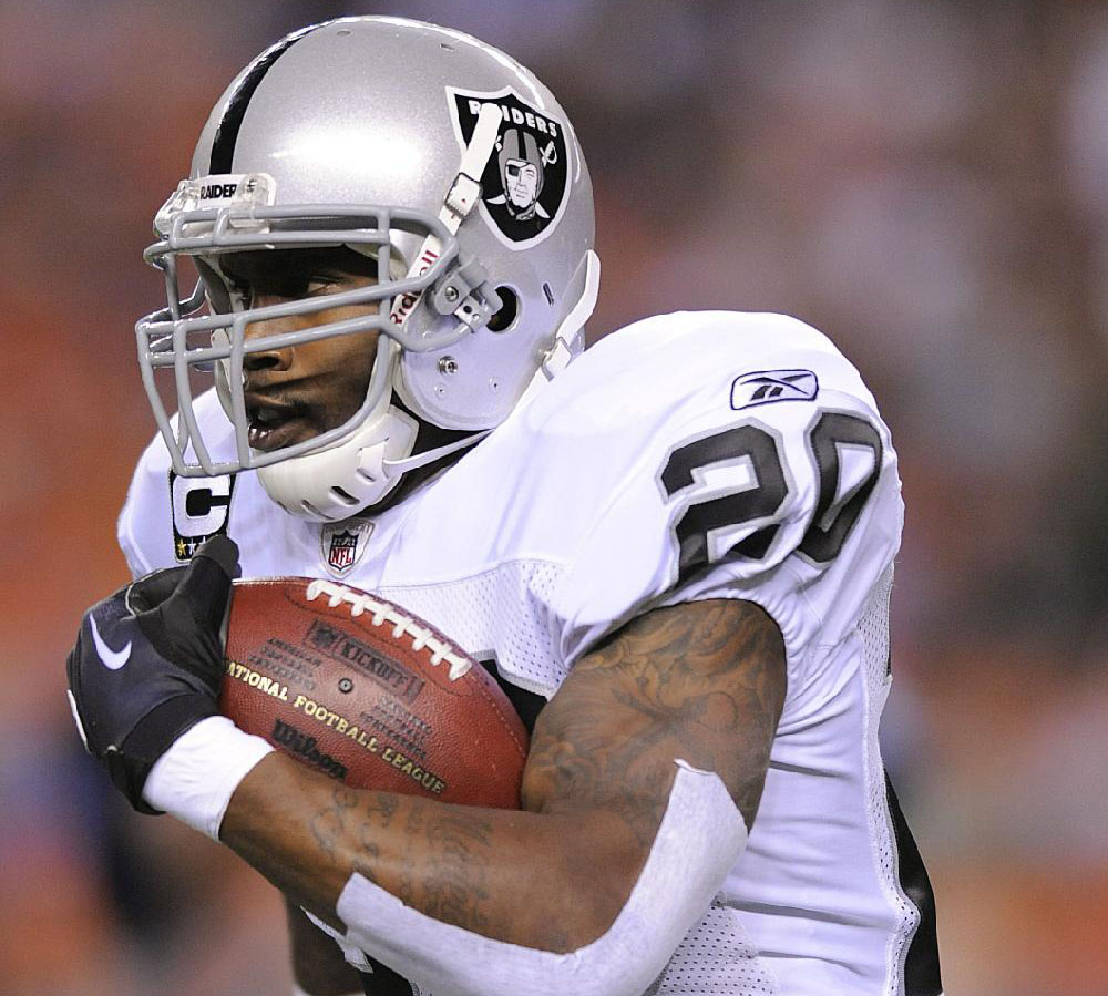 Oakland, California, USA. 6th Dec, 2012. Oakland Raiders running back  Darren McFadden (20) celebrates touchdown in black hole on Thursday at O.co  Coliseum in Oakland, CA. The Broncos defeated the Raiders 26-13.