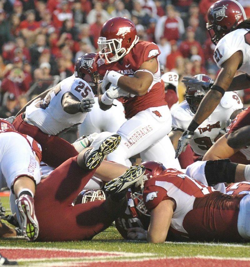 Arkansas running back Kody Walker, who sustained an ankle injury earlier in the season, might take a medical redshirt if he doesn’t play the rest of the season. 