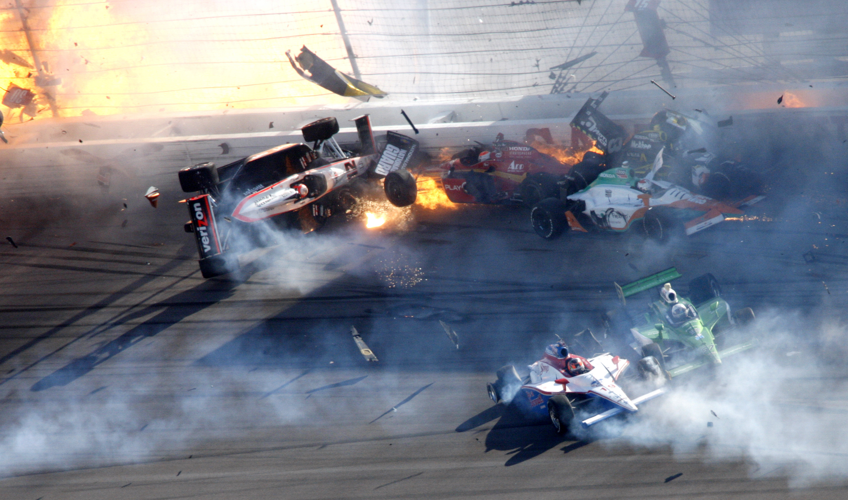 VIDEO Wheldon, 33, 2-time winner at Indy, killed
