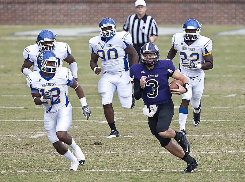 Ouachita Baptist quarterback
Casey Cooper rushed 18 times for 102 yards and 2 touchdowns and passed for 260 yards with 2 more scores in the Tigers’ 53-43 victory over Southern Arkansas. 