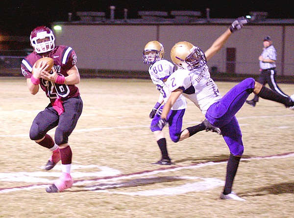 Gentry senior Tanner Coy gets behind Berryville defenders and pulls in an Ochs pass during play on Friday.
