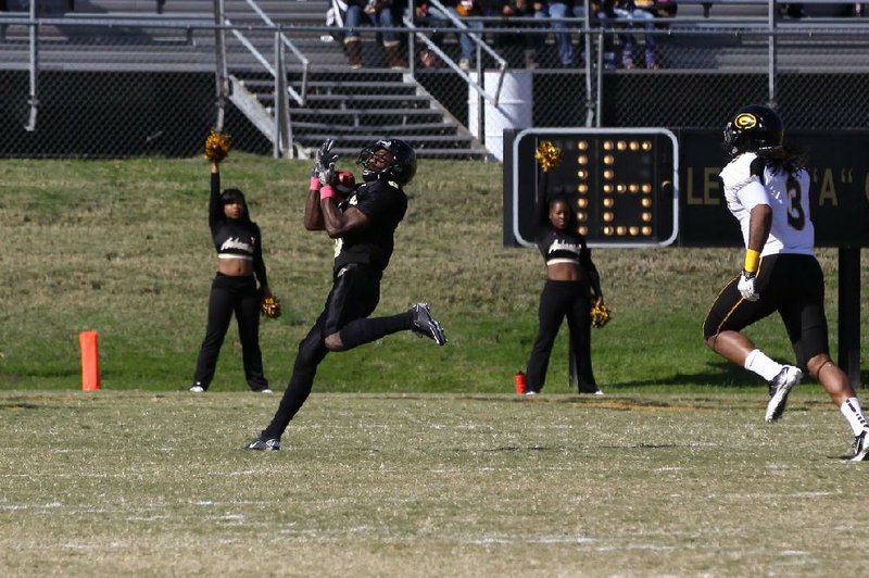 Arkansas-Pine Bluff receiver Mareo Howard catches a 44-yard touchdown pass in the first quarter Saturday’s game. 