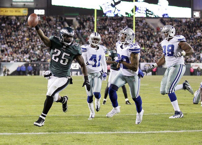 Philadelphia Eagles running back LeSean McCoy outruns Dallas Cowboys cornerback Terence Newman (41), cornerback Orlando Scandrick (32), and defensive end Kenyon Coleman (99) to score a 13-yard touchdown in the fourth quarter of Sunday’s game in Philadelphia. 