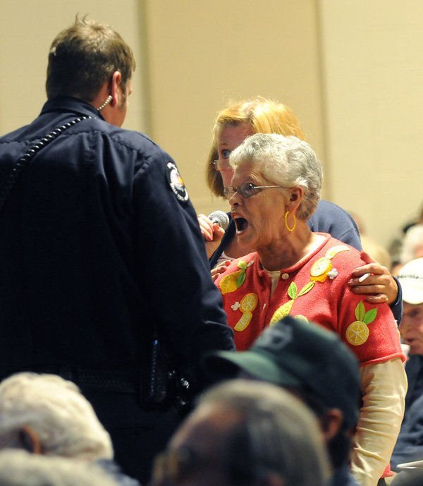 PROPERTY OWNERS ASSOCIATION Noisy Crowd Highlights Meeting