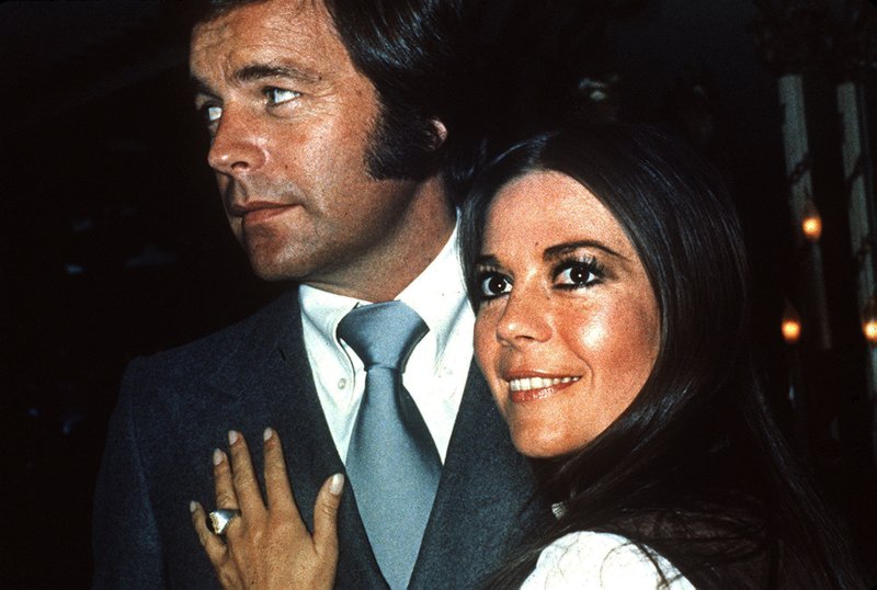 In this 1980 file photo, actor Robert Wagner appears with actress Natalie Wood. Los Angeles sheriff's homicide detectives are taking another look at Wood's 1981 drowning death based on new information, officials announced Thursday, Nov. 17, 2011.