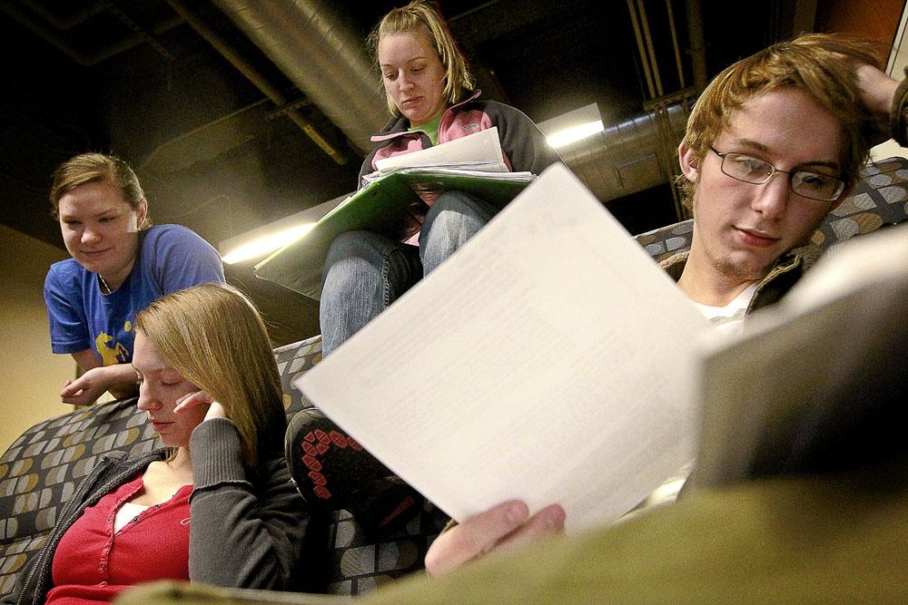 Arkansas Democrat-Gazette/BENJAMIN KRAIN --12/06/11--
UALR College of Engineering and Information Technology students, from left, Nicci Reising, Athena Burton, Elizabeth Coffield and Mason Touchstone study for an upcoming final exam. The university did not schedule any classes Tuesday so students could prepare for the tests beginning Wednesday.