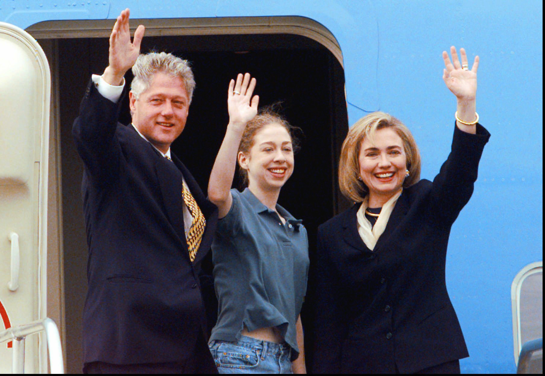 1996| President Bill Clinton, daughter Chelsea, and wife, Hilliary wave to supporters before leaving Little Rock.