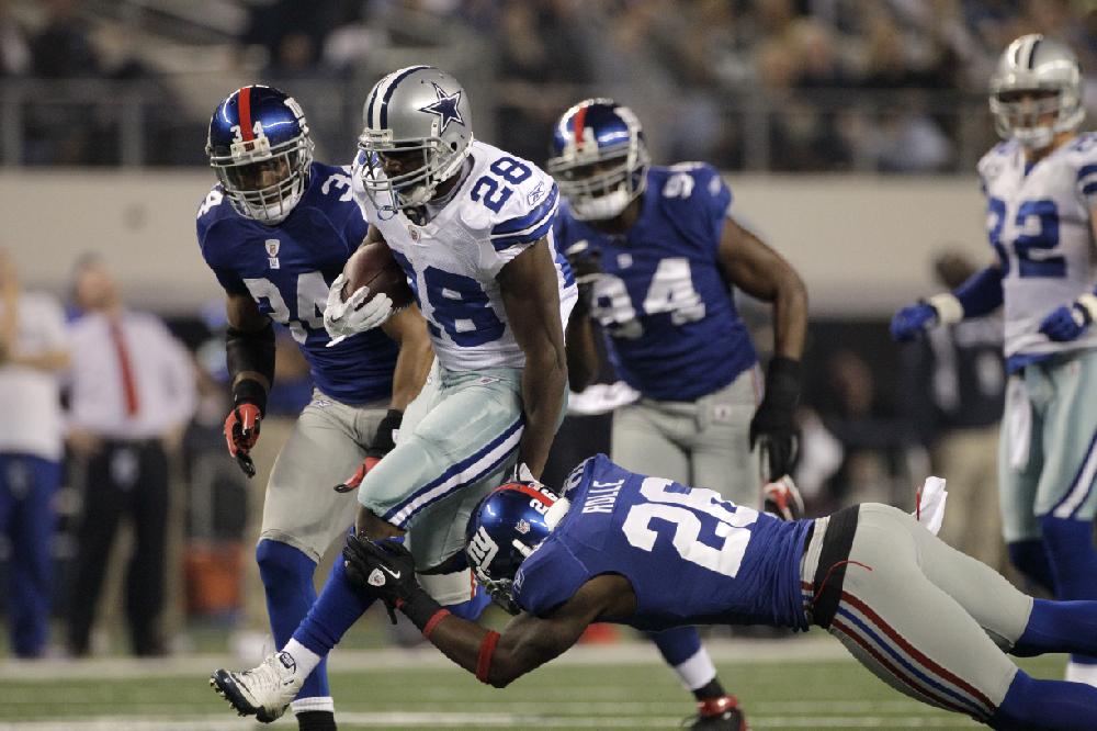 McFadden resembling Murray while carrying load for Cowboys